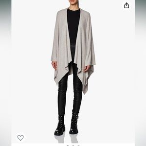 NWT - Barefoot Dreams CozyChic Lite Weekend Wrap - Heathered Pewter/Pearl - O/S